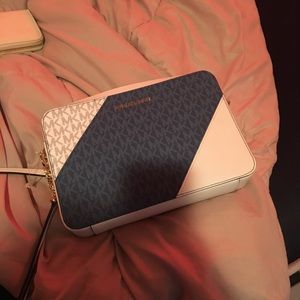 Michael kors crossbody bag